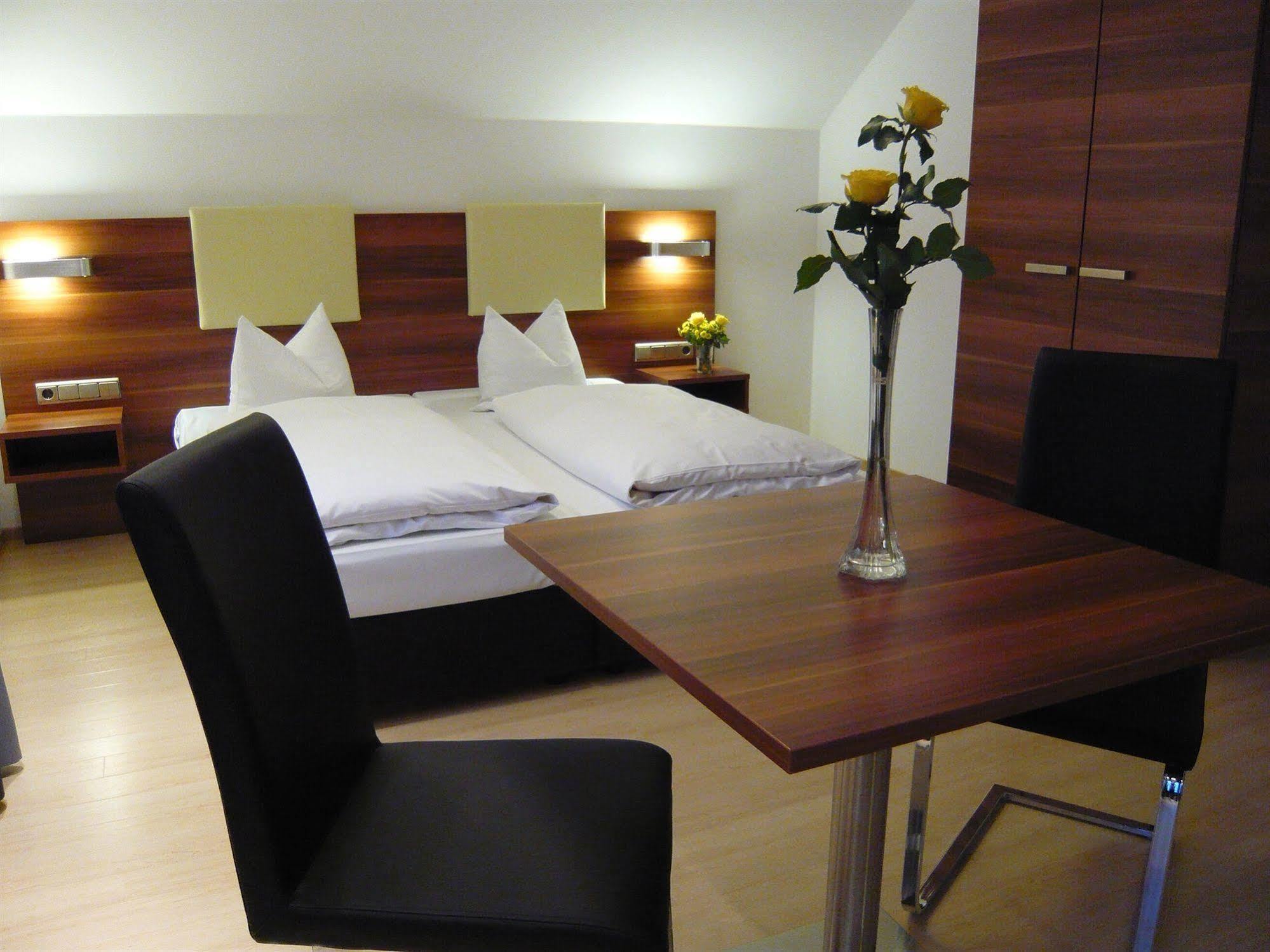 Hotel Das Essigmanngut Anif Bagian luar foto